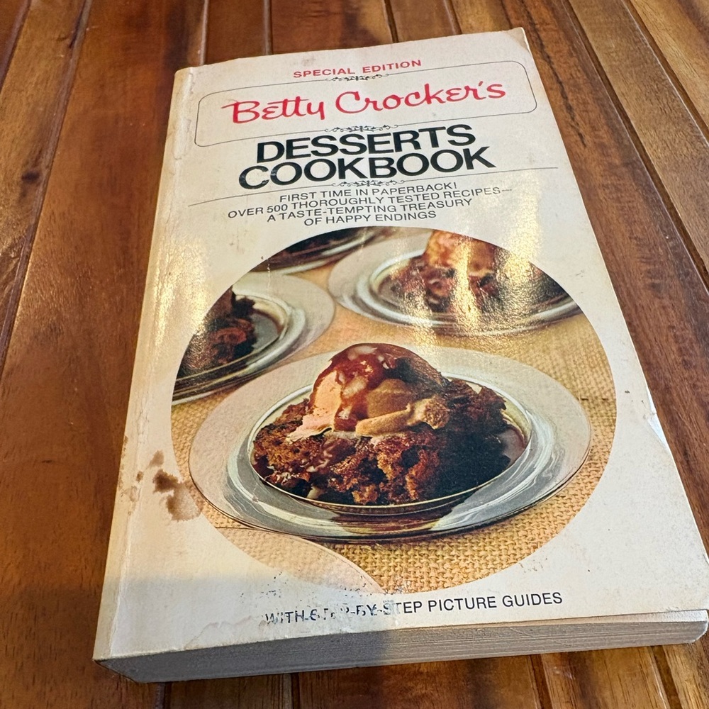 BETTY CROCKER'S DESSERTS COOKBOOK (SPECIAL EDITION) Vintage